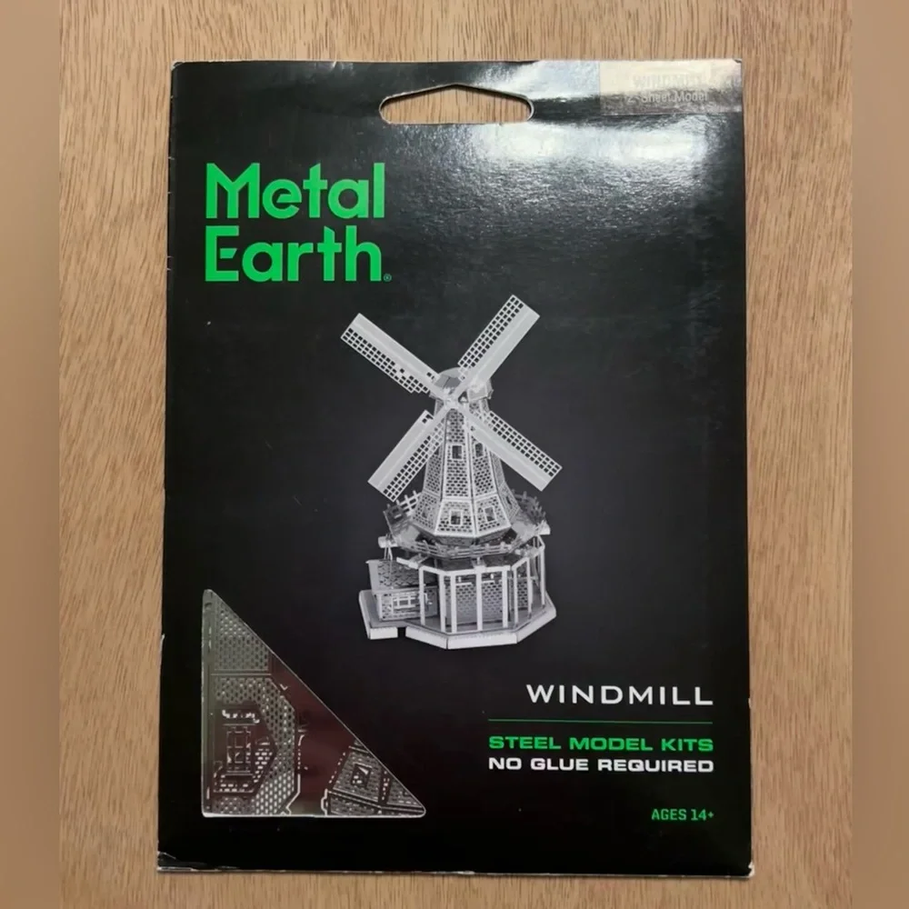 Metal Earth 3D Model Kit - Picture 3 of 9